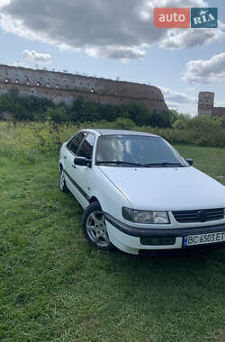 Седан Volkswagen Passat 1994 в Львове