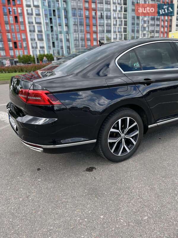Седан Volkswagen Passat 2018 в Києві
