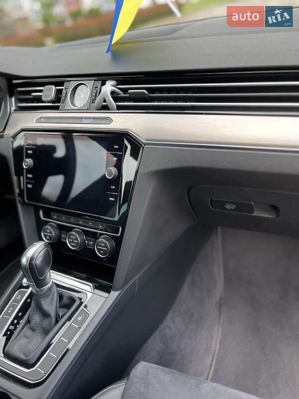 Седан Volkswagen Passat 2018 в Києві
