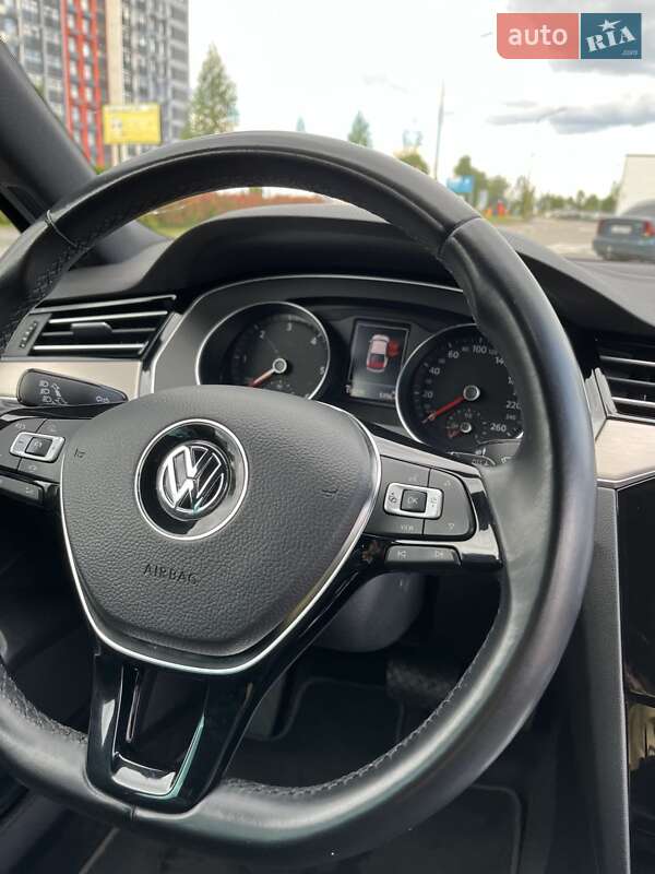 Седан Volkswagen Passat 2018 в Києві