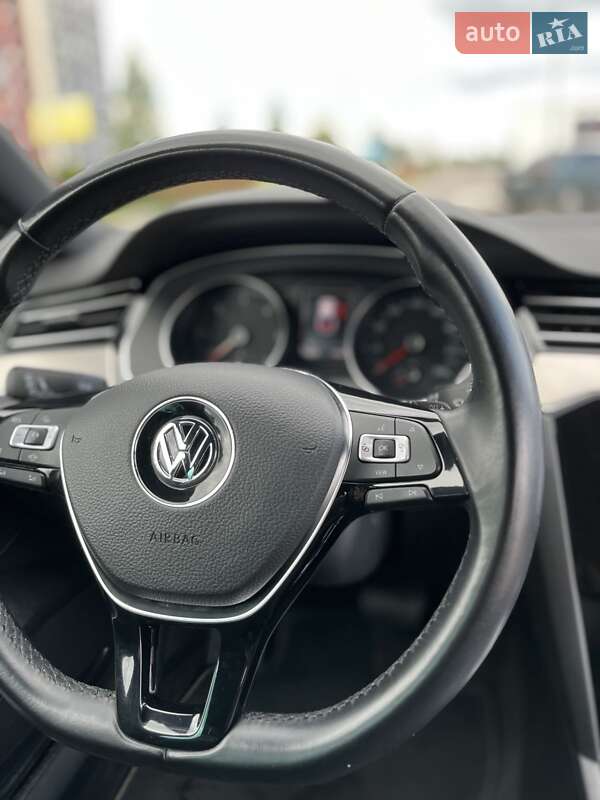 Седан Volkswagen Passat 2018 в Києві