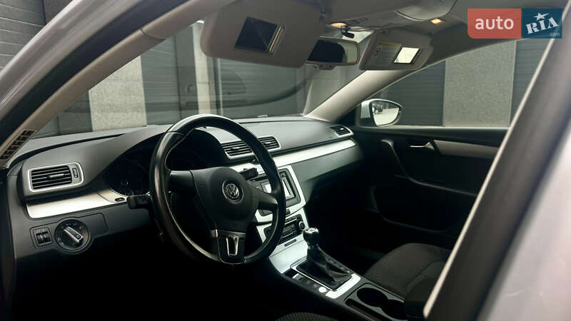 Универсал Volkswagen Passat 2011 в Ивано-Франковске
