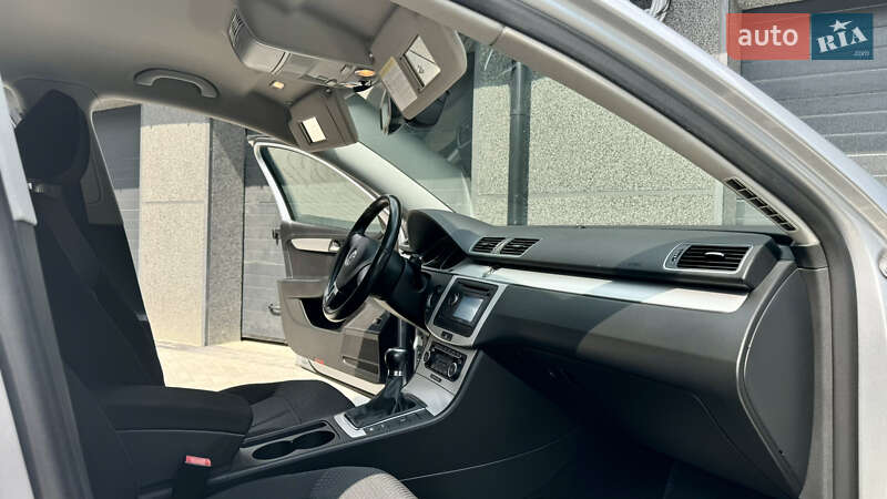 Универсал Volkswagen Passat 2011 в Ивано-Франковске