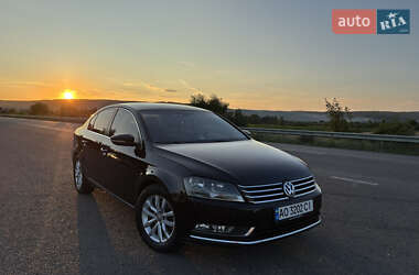 Седан Volkswagen Passat 2012 в Хусте