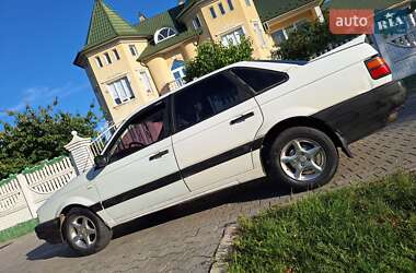 Седан Volkswagen Passat 1988 в Чернівцях