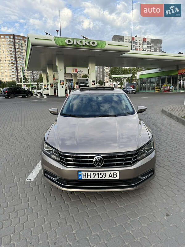 Седан Volkswagen Passat 2016 в Львове