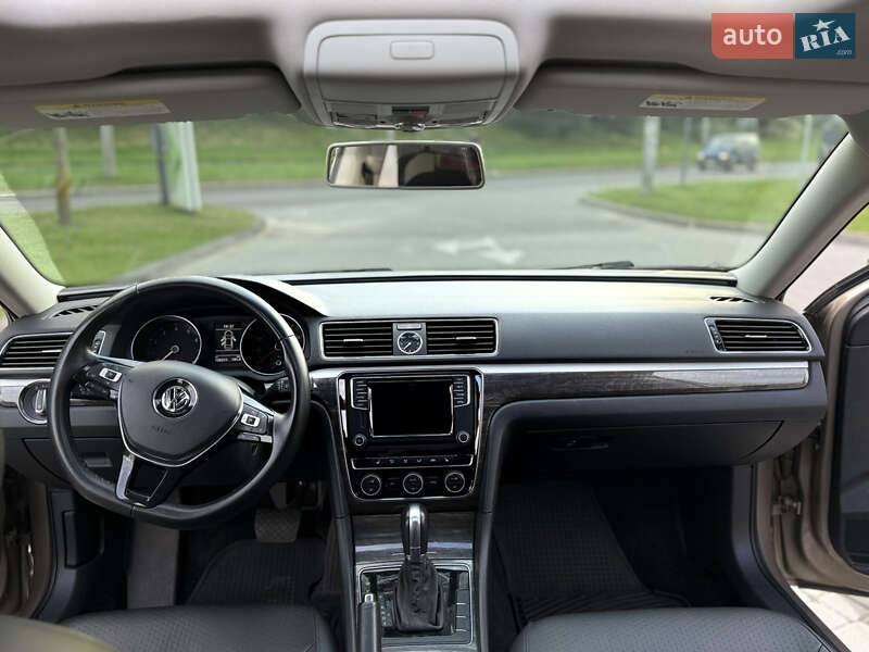 Седан Volkswagen Passat 2016 в Львове