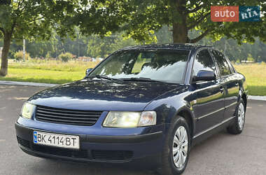 Седан Volkswagen Passat 1998 в Рівному