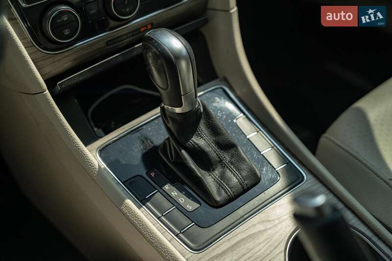 Седан Volkswagen Passat 2016 в Чернівцях фото 38 Седан Volkswagen Passat 2016 в Чернівцях