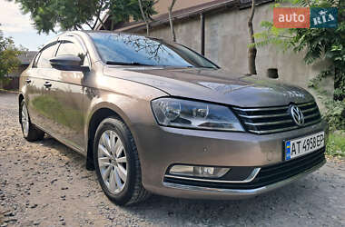 Седан Volkswagen Passat 2011 в Ивано-Франковске