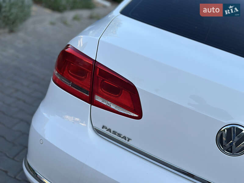 Седан Volkswagen Passat 2012 в Одессе