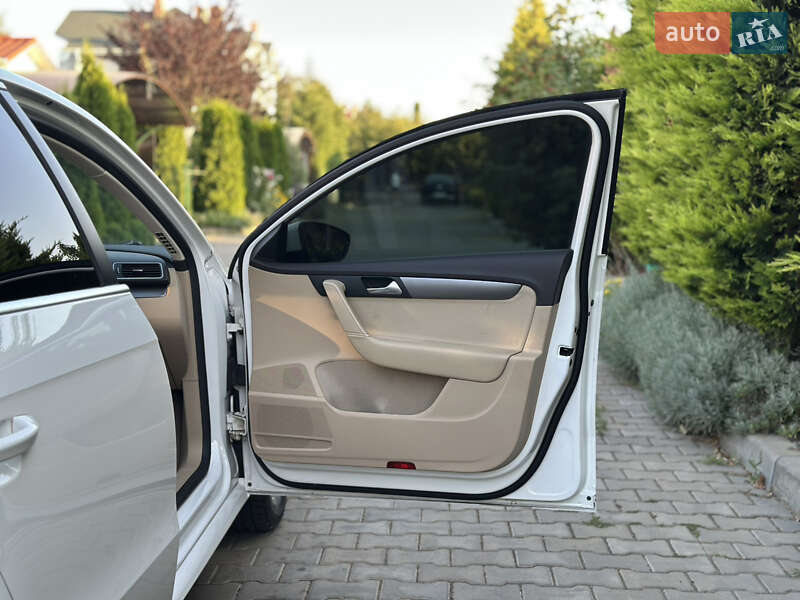 Седан Volkswagen Passat 2012 в Одессе