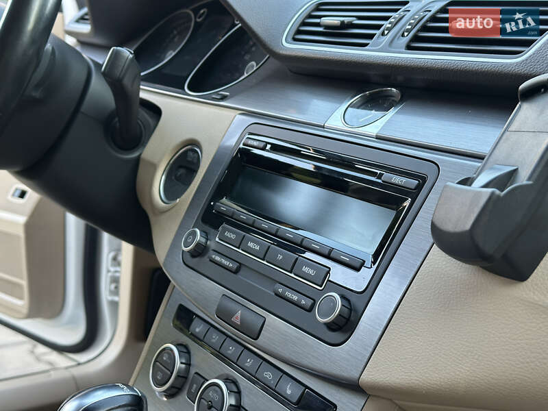 Седан Volkswagen Passat 2012 в Одессе