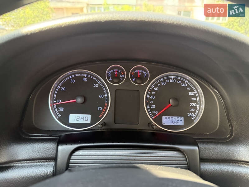 Седан Volkswagen Passat 2000 в Киеве