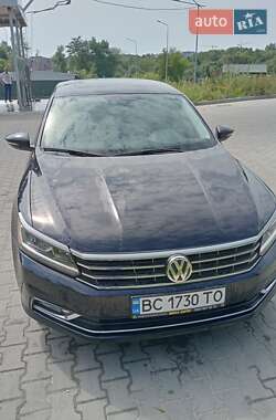 Седан Volkswagen Passat 2016 в Львове