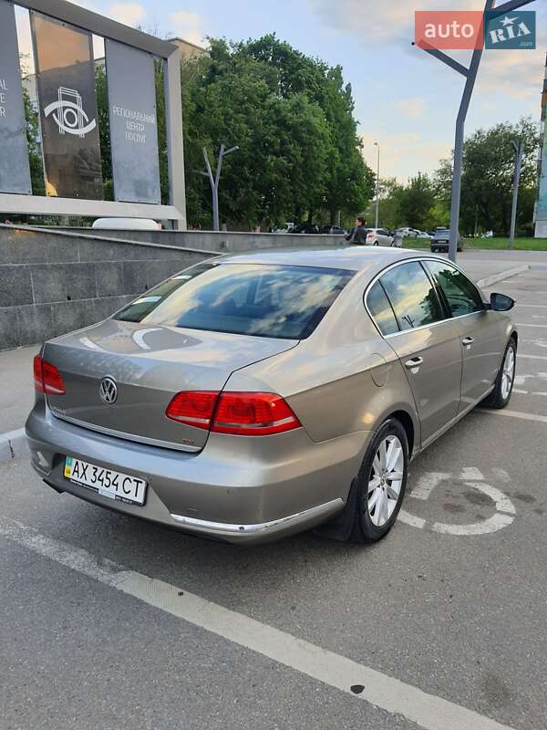 Седан Volkswagen Passat 2012 в Харькове