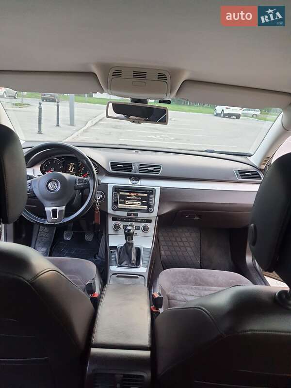 Седан Volkswagen Passat 2012 в Харькове