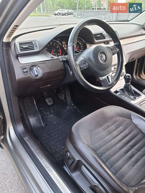 Седан Volkswagen Passat 2012 в Харькове