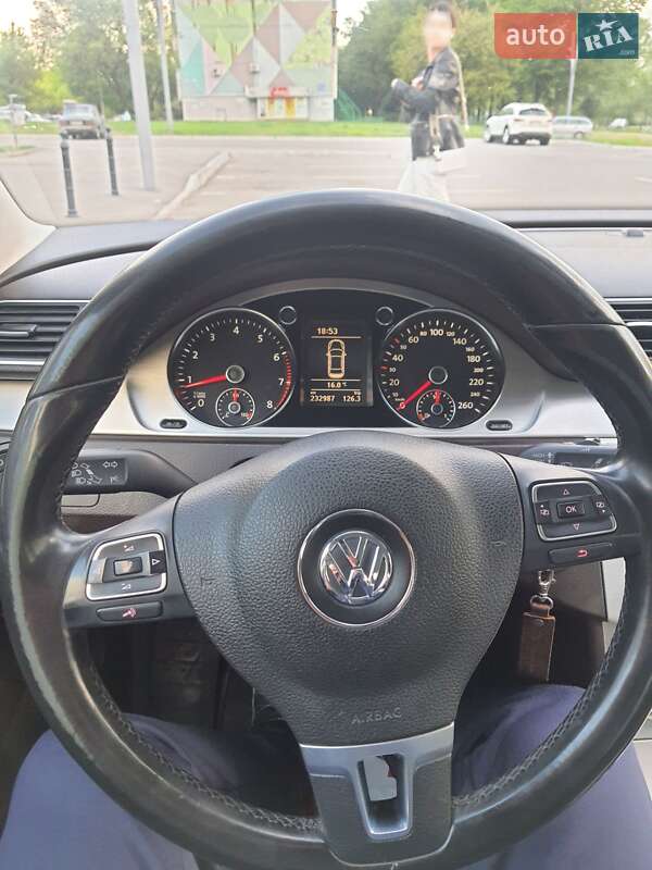Седан Volkswagen Passat 2012 в Харькове