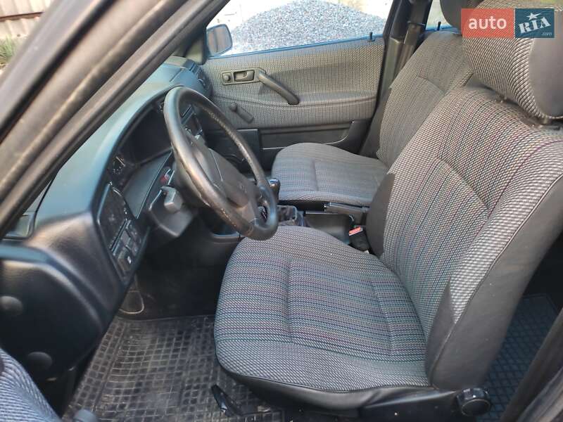 Седан Volkswagen Passat 1992 в Харькове