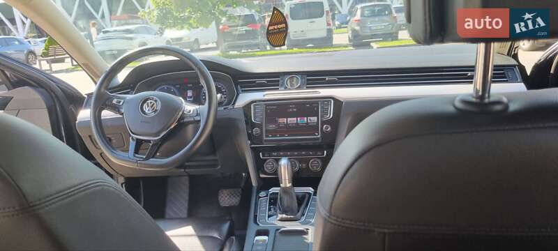 Седан Volkswagen Passat 2015 в Хмельницькому