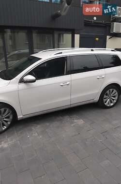 Універсал Volkswagen Passat 2011 в Тернополі