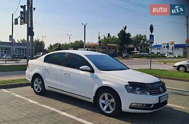 Седан Volkswagen Passat 2012 в Хмельницькому