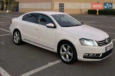 Седан Volkswagen Passat 2014 в Чернівцях