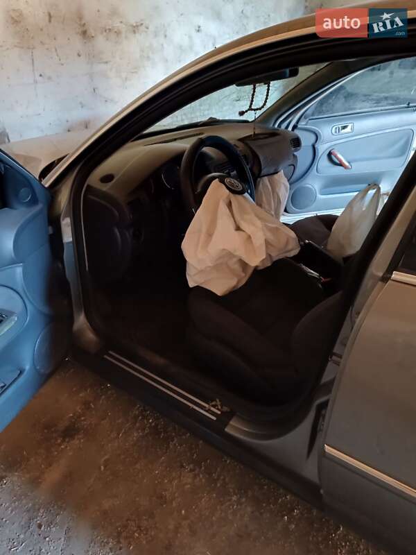 Седан Volkswagen Passat 2004 в Апостолово фото 8 Седан Volkswagen Passat 2004 в Апостолово