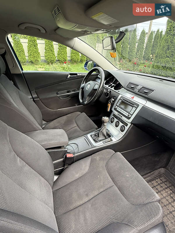 Седан Volkswagen Passat 2006 в Дубні