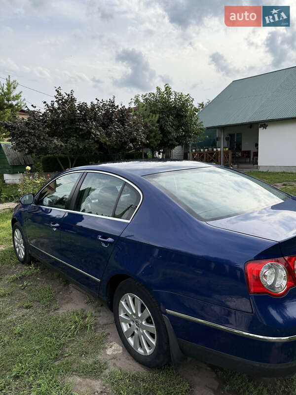 Седан Volkswagen Passat 2006 в Дубні