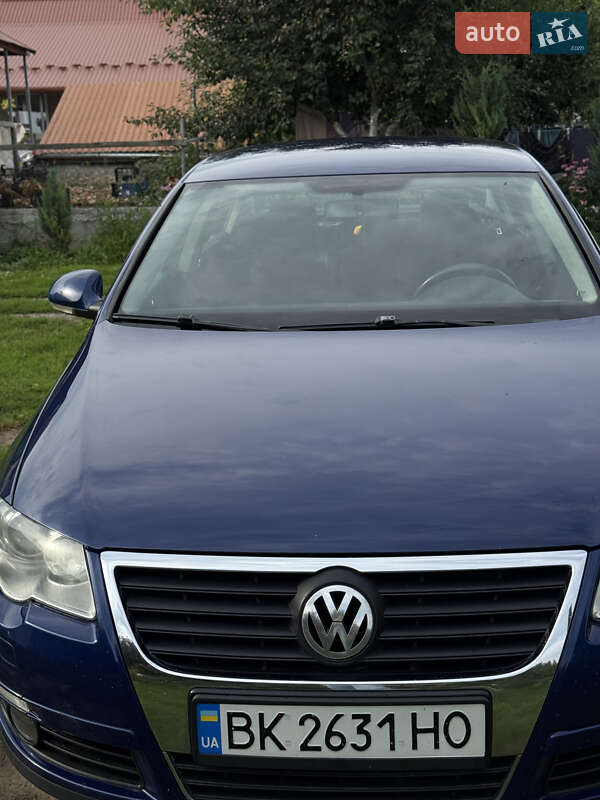 Седан Volkswagen Passat 2006 в Дубні