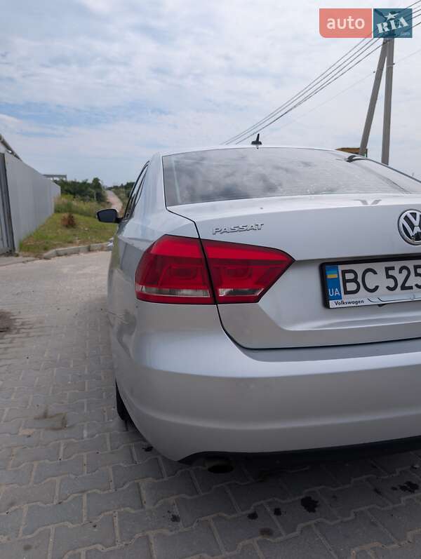 Седан Volkswagen Passat 2012 в Львове