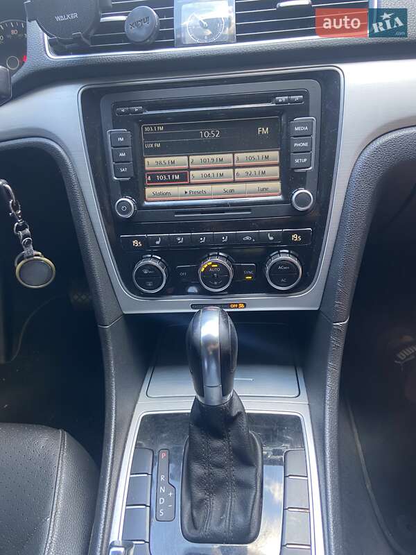 Седан Volkswagen Passat 2012 в Киеве