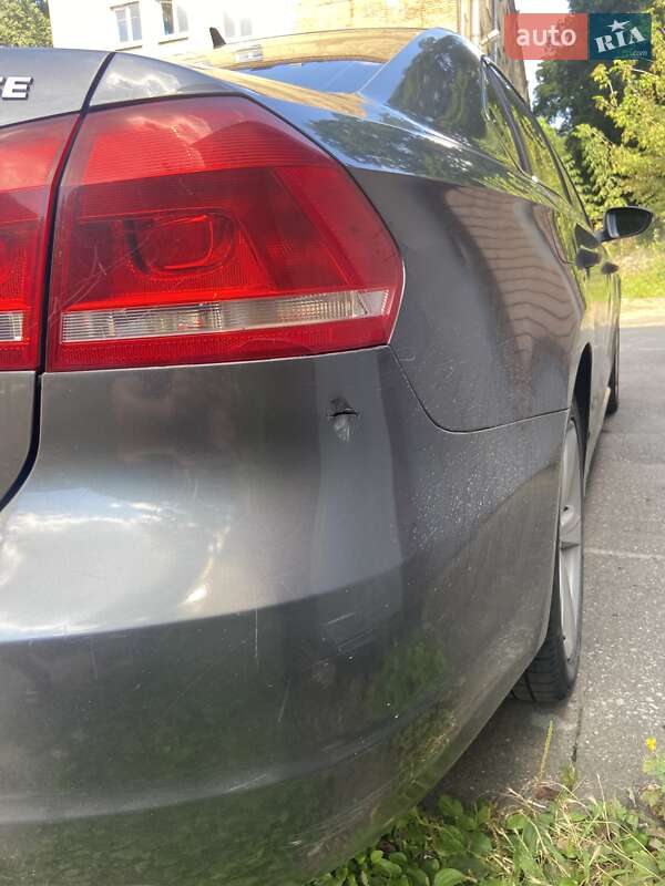 Седан Volkswagen Passat 2012 в Киеве