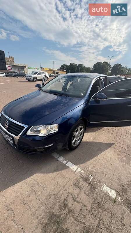 Седан Volkswagen Passat 2006 в Житомирі