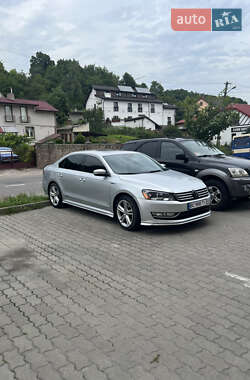 Седан Volkswagen Passat 2015 в Львові