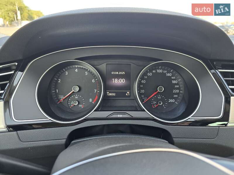 Седан Volkswagen Passat 2015 в Одессе