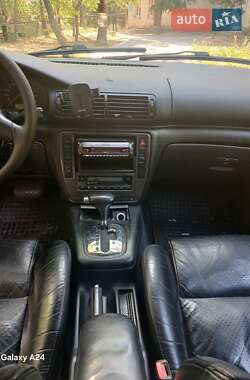 Универсал Volkswagen Passat 1998 в Окнах