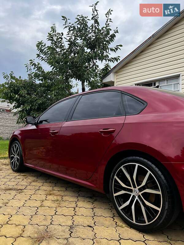 Седан Volkswagen Passat 2014 в Днепре