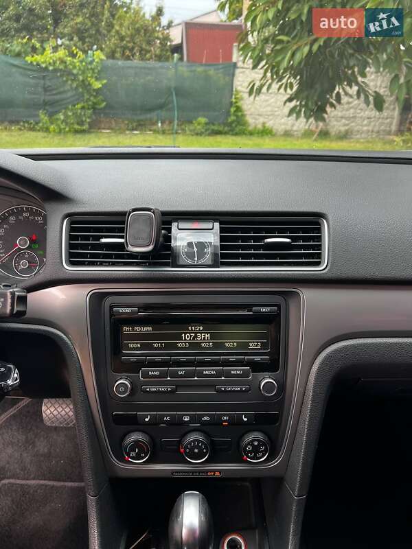 Седан Volkswagen Passat 2014 в Днепре