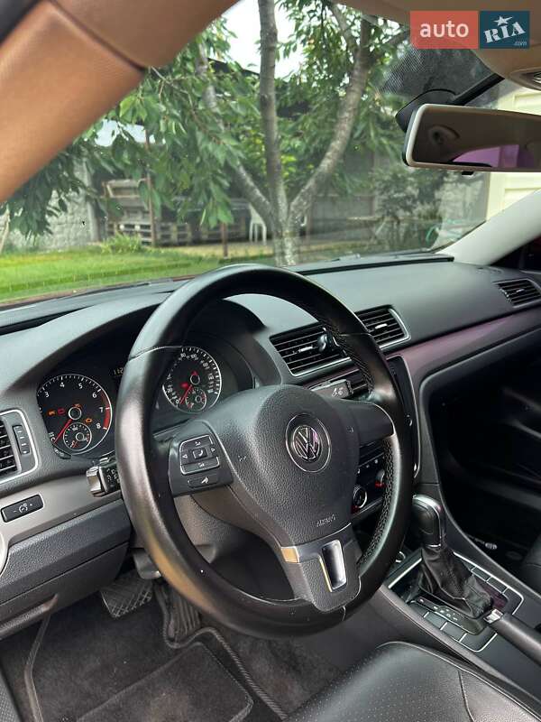 Седан Volkswagen Passat 2014 в Днепре