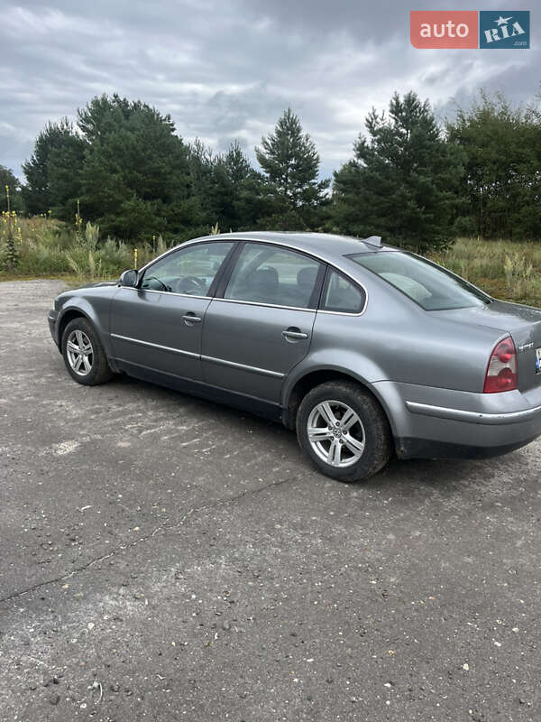 Седан Volkswagen Passat 2004 в Ковеле