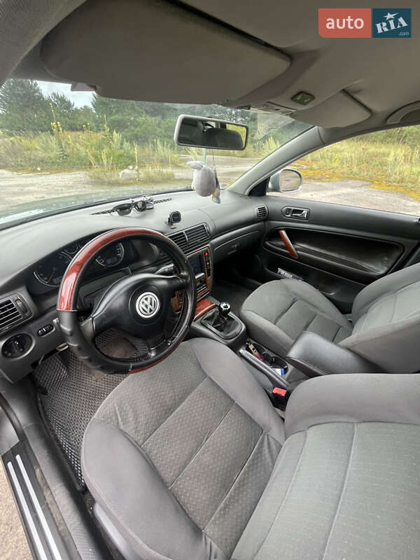 Седан Volkswagen Passat 2004 в Ковеле