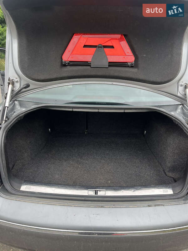 Седан Volkswagen Passat 2004 в Ковеле