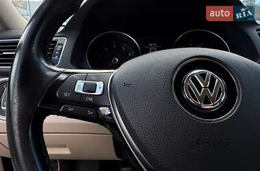 Седан Volkswagen Passat 2017 в Киеве
