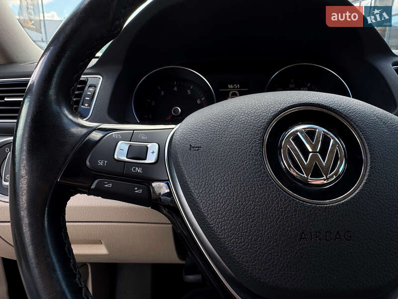 Седан Volkswagen Passat 2017 в Киеве