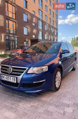 Универсал Volkswagen Passat 2009 в Ровно