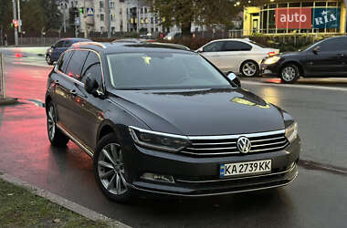 Универсал Volkswagen Passat 2018 в Киеве