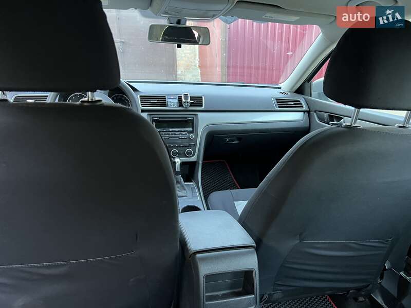 Седан Volkswagen Passat 2011 в Кропивницькому